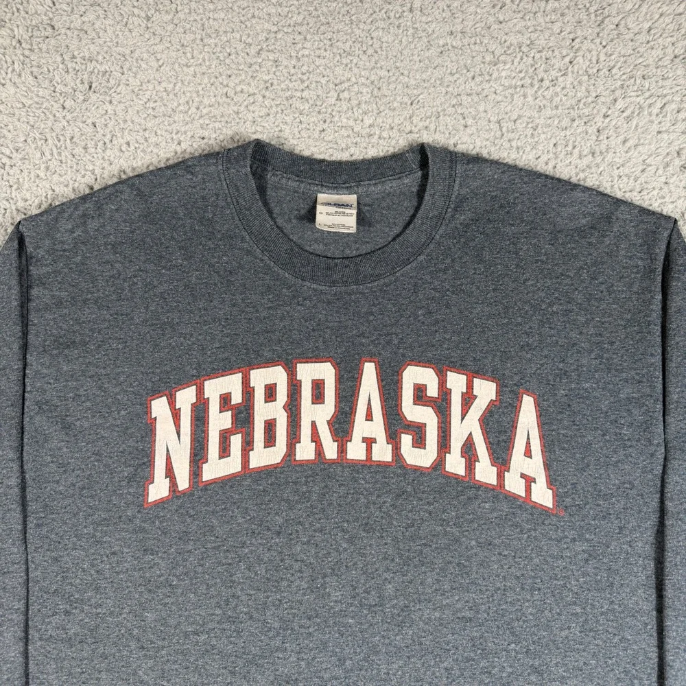 Nebraska Cornhuskers T-Shirt Size Large Gray University College Logo - Picture 3 of 7